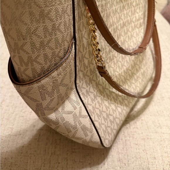 Michael Kors Cream and Gold Shoulder Bag - Picture 11 of 15